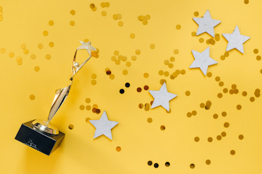 5 Ways Corporate Award Trophies Help Your Business Celebrate Milestone