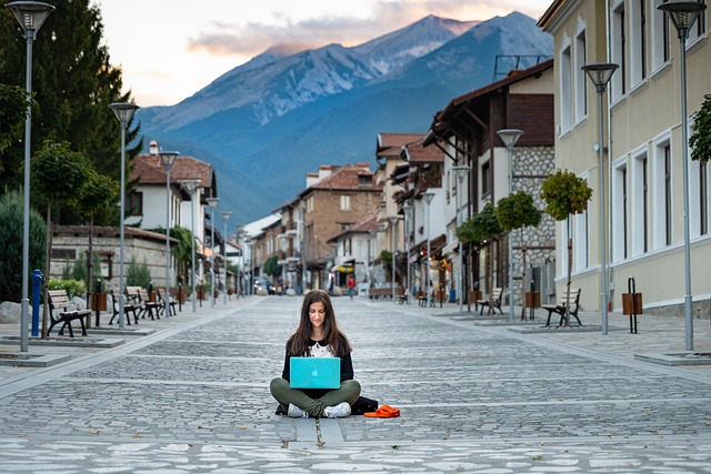How to Balance Work and Travel as a Digital Nomad